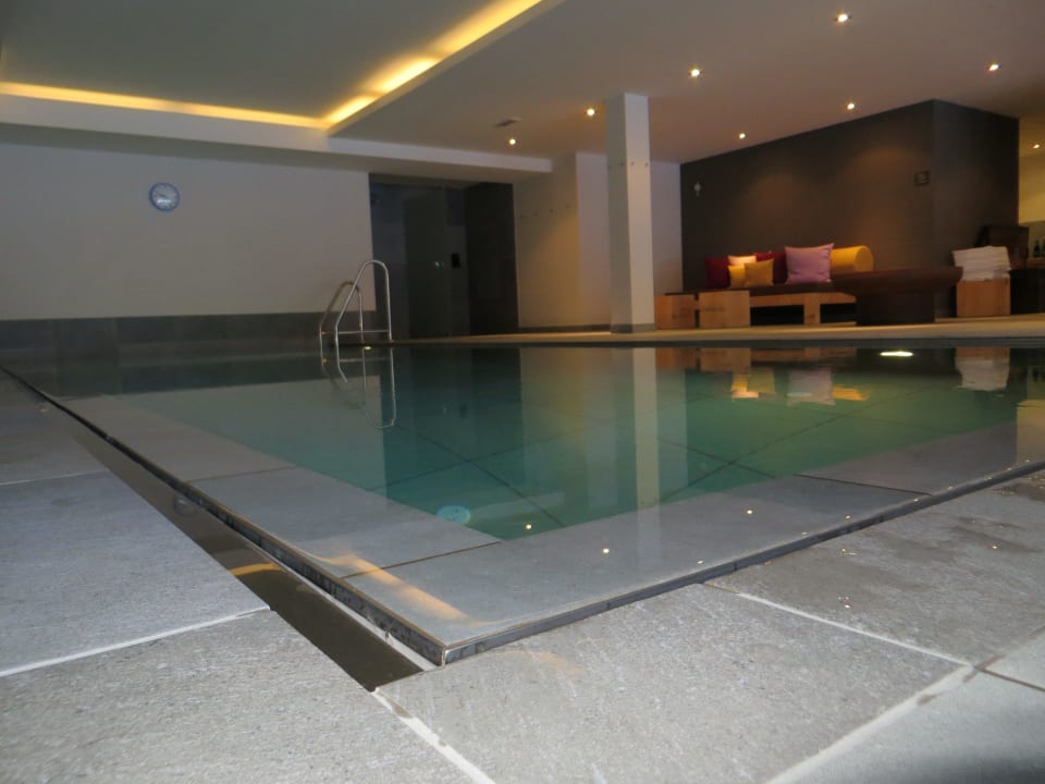 Indoor Pool MONTAFON Lodge Hotel und SPA