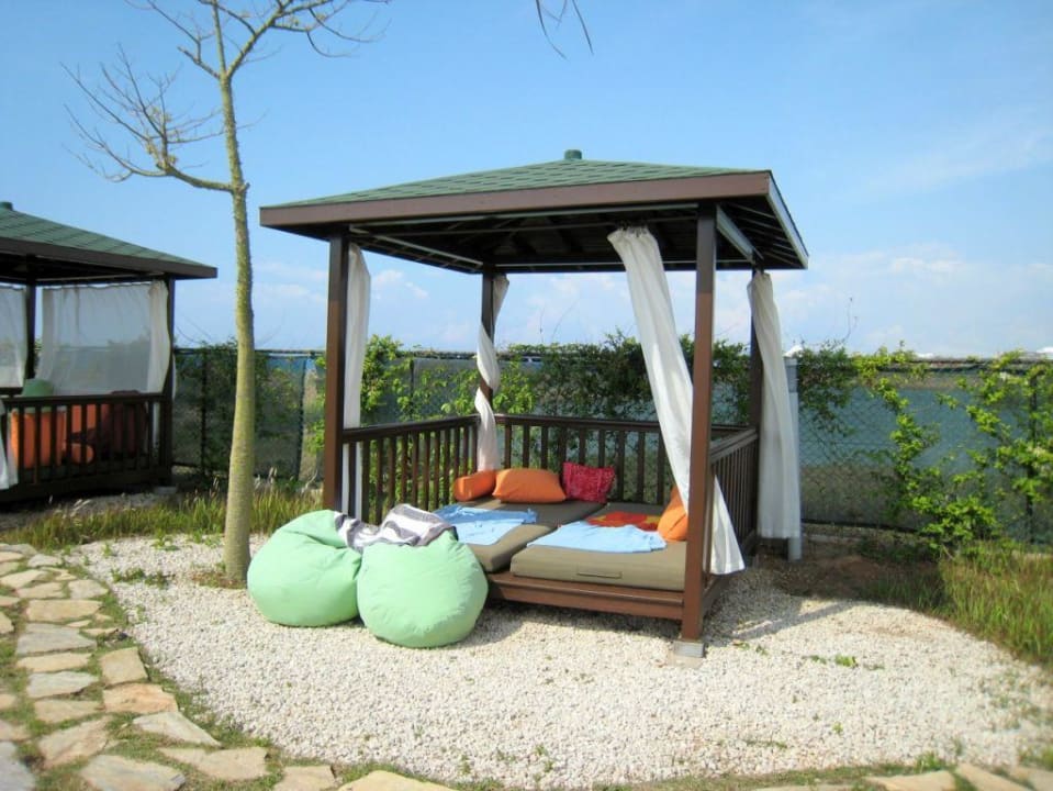 Entspannungsinsel in der Hotelanlage Saturn Palace Resort Hotel