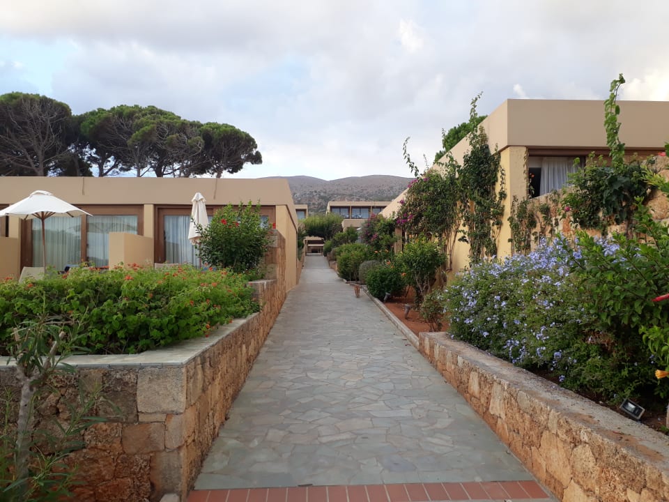 Gartenanlage Kernos Beach Hotel & Bungalows