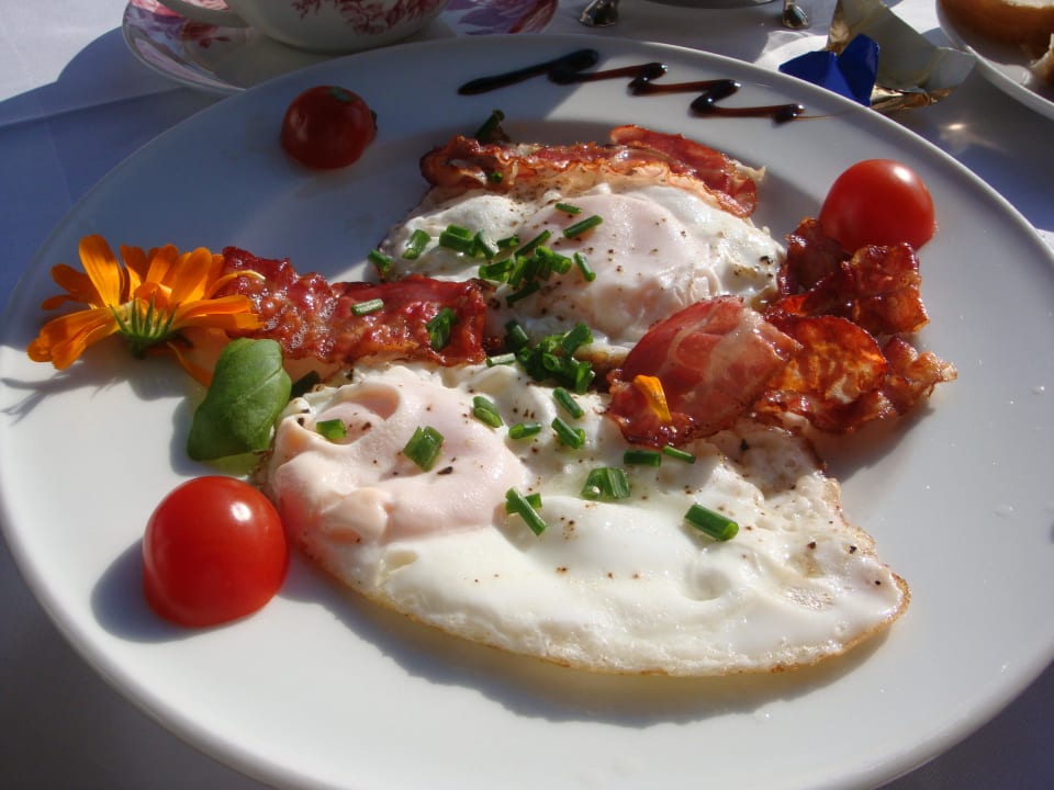 Spiegelei mit Speck Burghaus & Villa Kronenburg