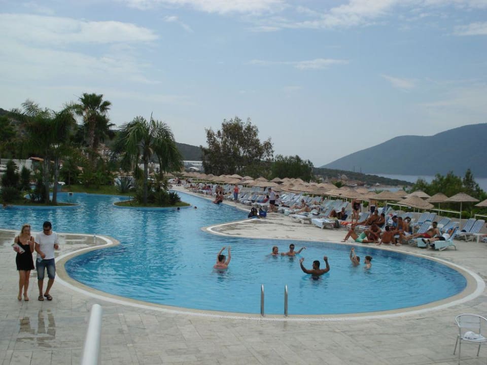 Бассейн Bodrum Holiday Resort & Spa