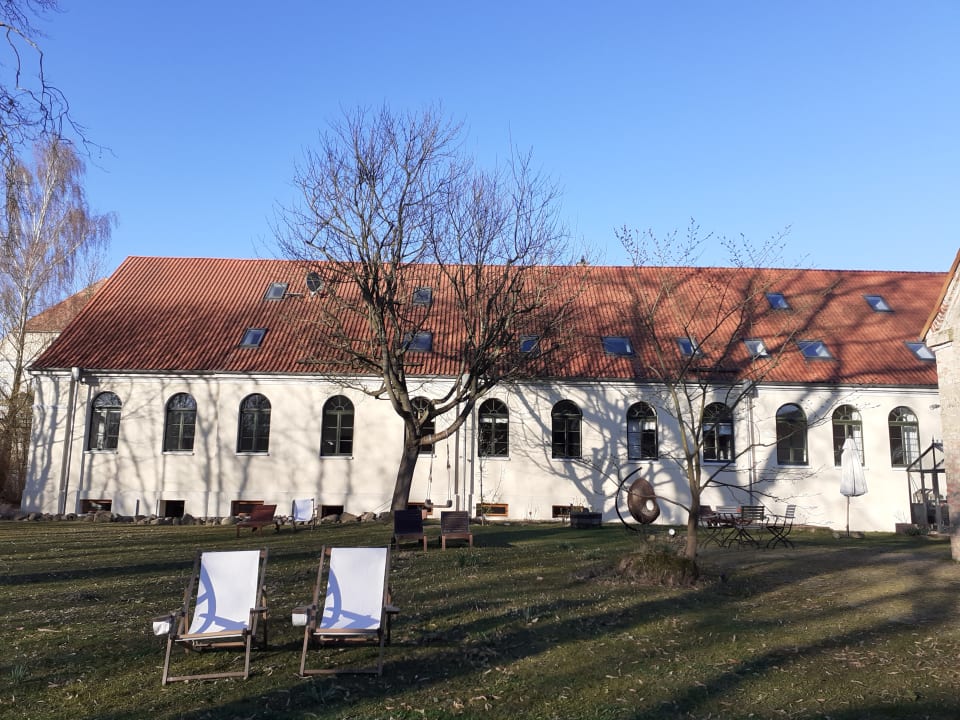 Außenansicht Kavaliershaus Suitehotel am Finckener See