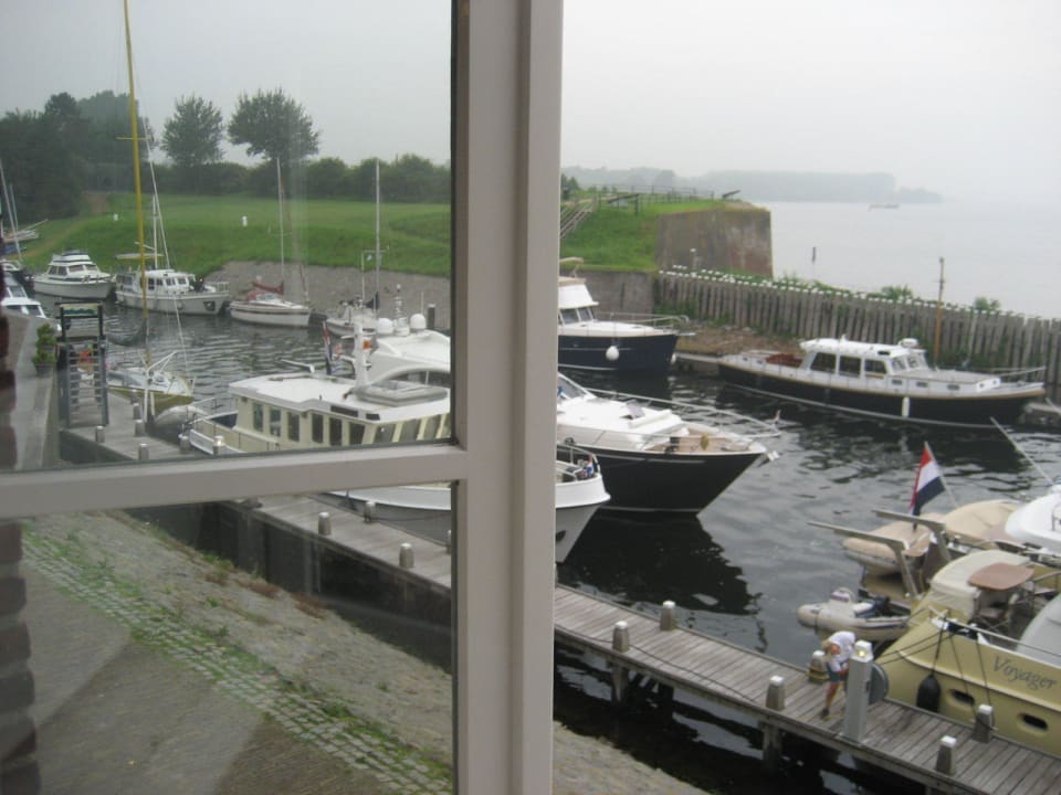 Blick zum Hafen Auberge de Campveerse Toren