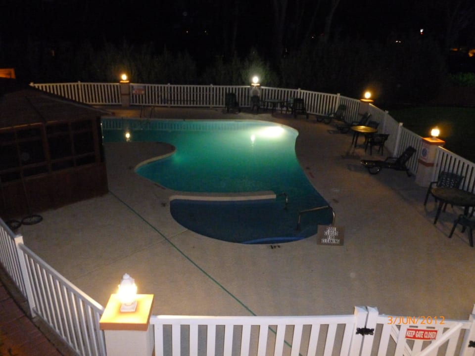 Pool Hotel Crossroads Inn