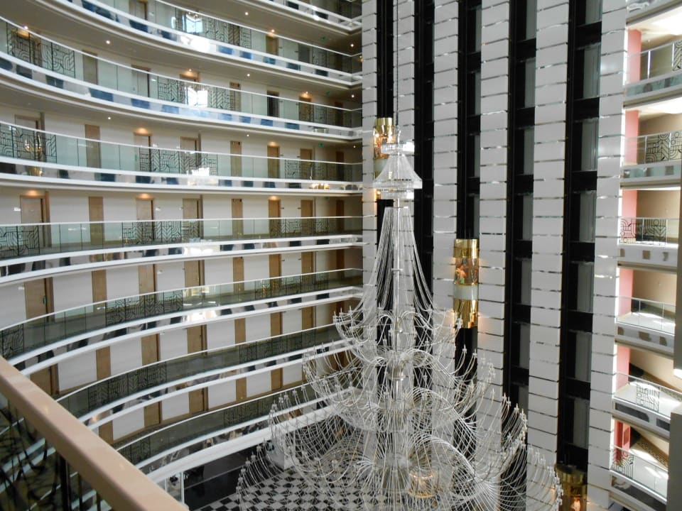 Lobby von Oben und die Aufzüge Hotel Delphin Imperial