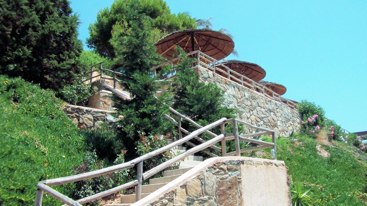 Weg nach oben zum Hotel Seaside A Lifestyle Resort