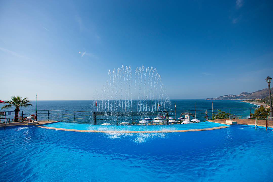 Pool Baia Taormina - CDSHotels