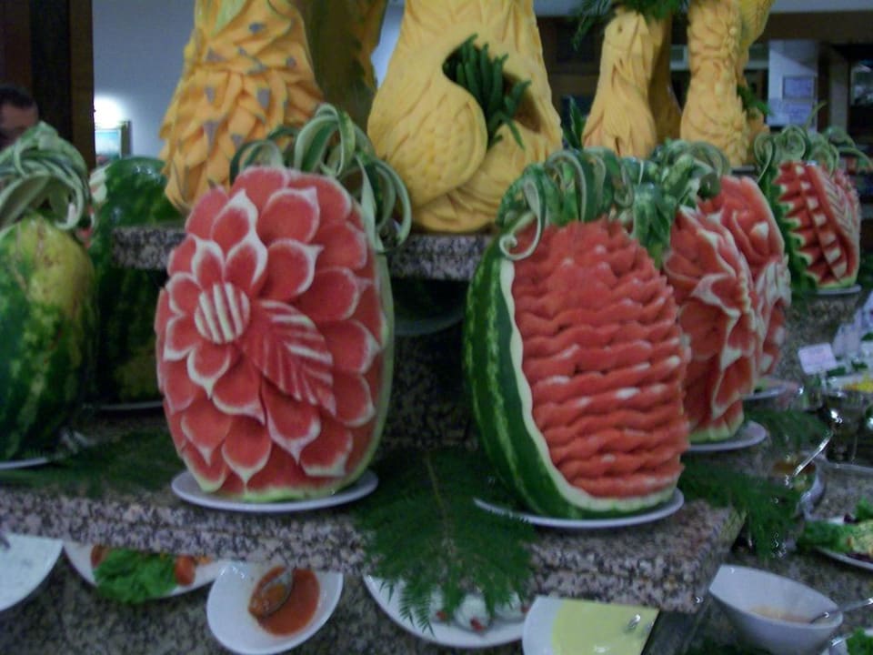 "Schnitzkünste" aus Melonen Trendy Aspendos Beach Hotel