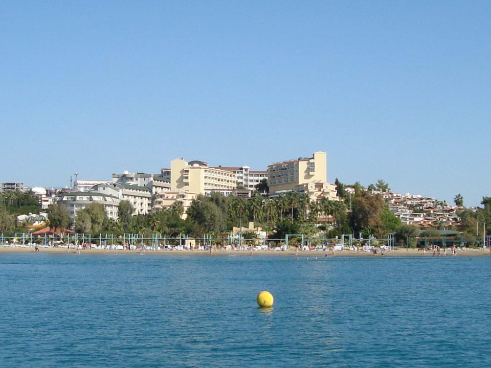 Hotel Iz Flower vom Parasailingboot Iz Flower Side Beach Hotel
