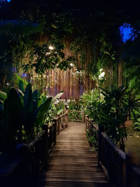 Weg vom Zimmer Richtung Lobby Marina Phuket Resort