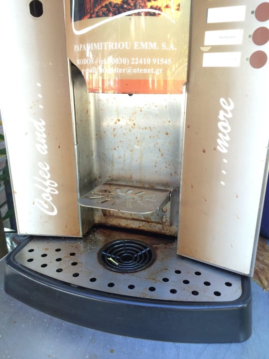 Der "Kaffee" schmeckt, wie die Maschine aussieht!! Hotel Golden Odyssey