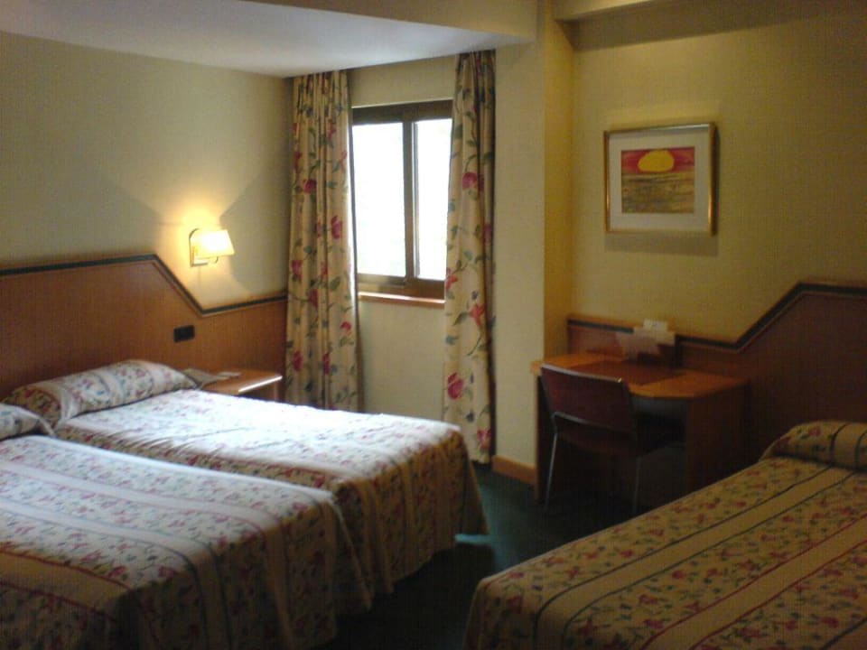 geräumiges Zimmer Hotel Praga