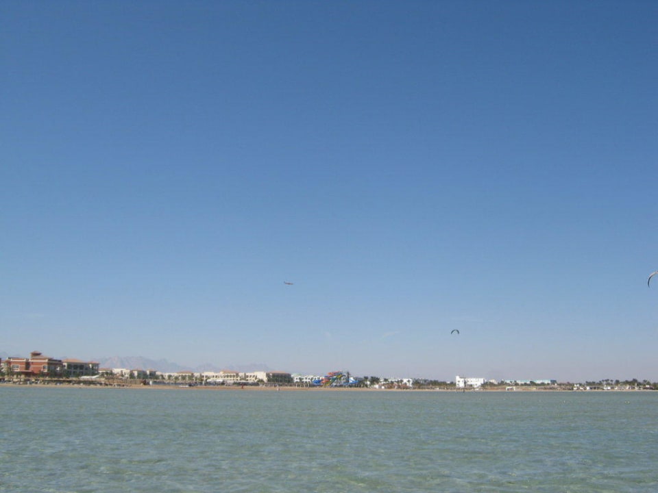 Widok z wody Titanic Beach Spa & Aqua Park