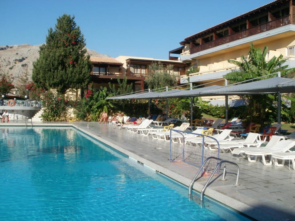 Pool, Bar und Haupthaus Hotel Golden Odyssey