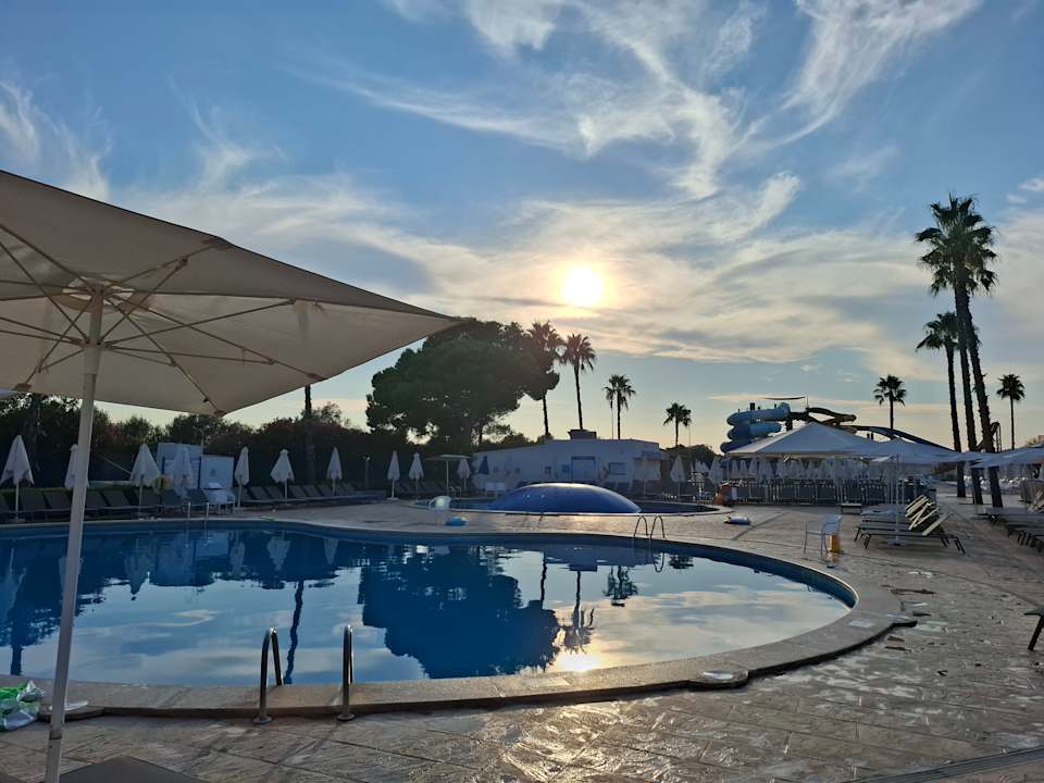 Pool Globales Bouganvilla