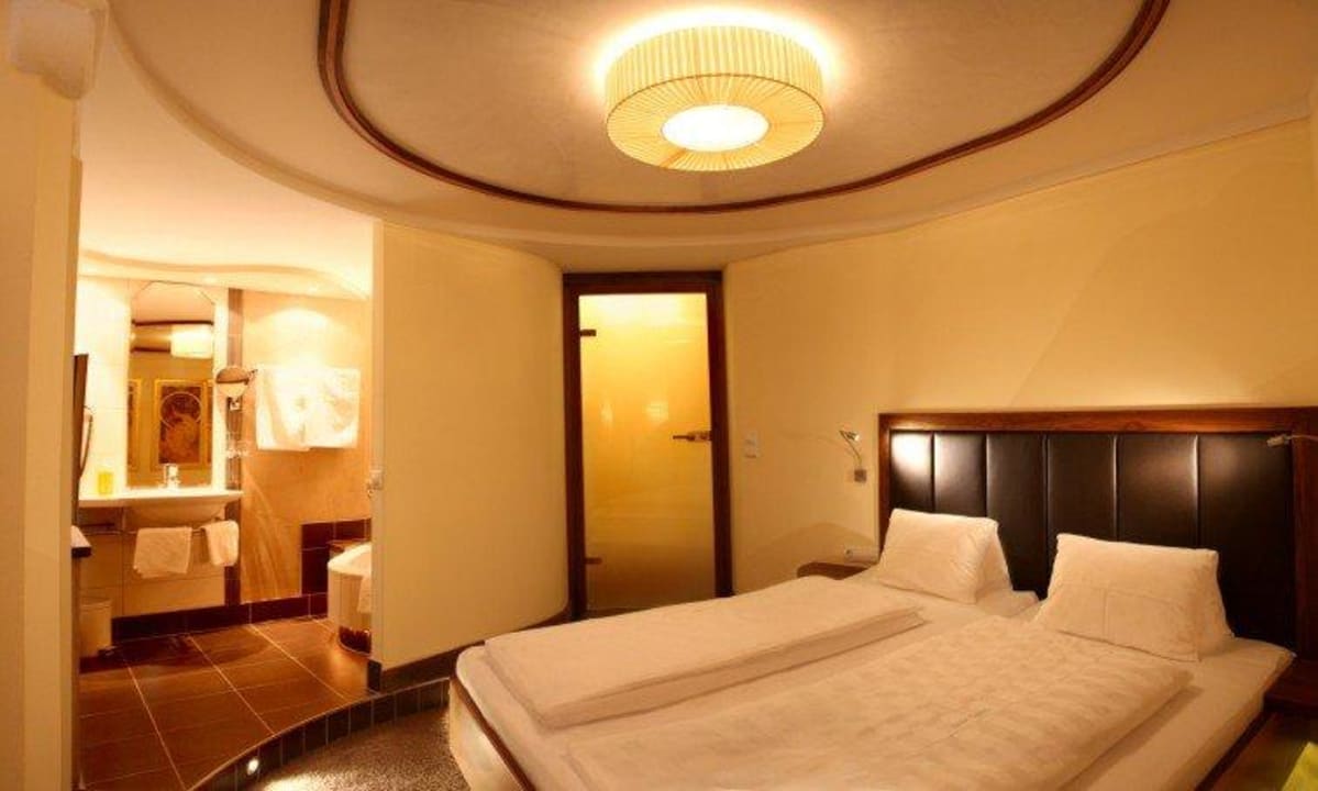Oval Suite Grütter Luxury Apartments