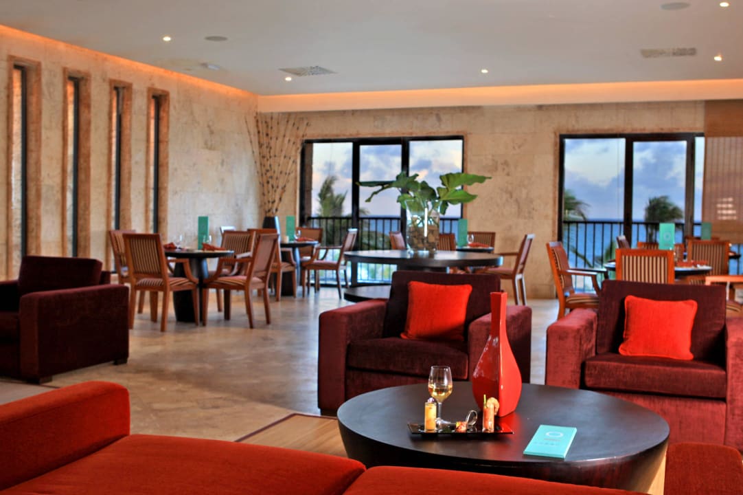 Ocean Club Bar at the Castle Section Sanctuary Cap Cana - Adults only