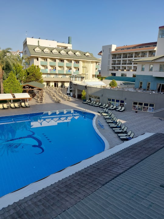 Pool Side Breeze Hotel