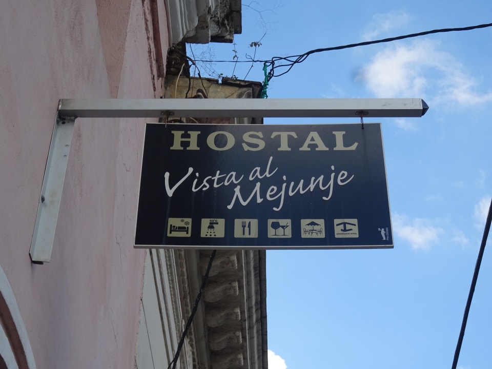 Außenansicht Hostal Vista al Mejunje