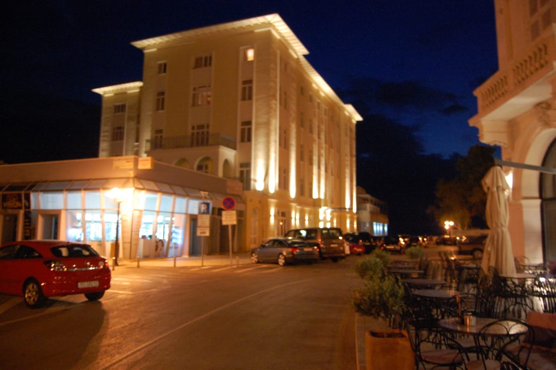 Blick von der Hafenpromenade BO Hotel Palazzo