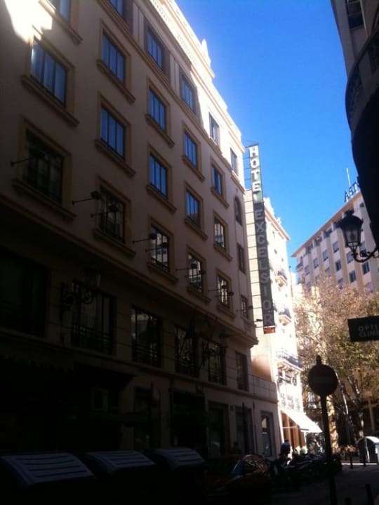 Die Seitenstraße Hotel Catalonia Excelsior