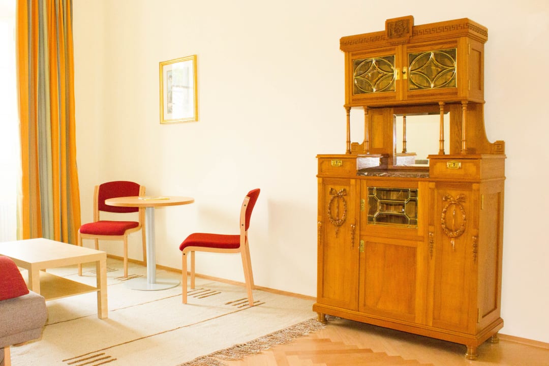 Dopplzimmer Superior Wohnraum Gästehaus im Priesterseminar Salzburg