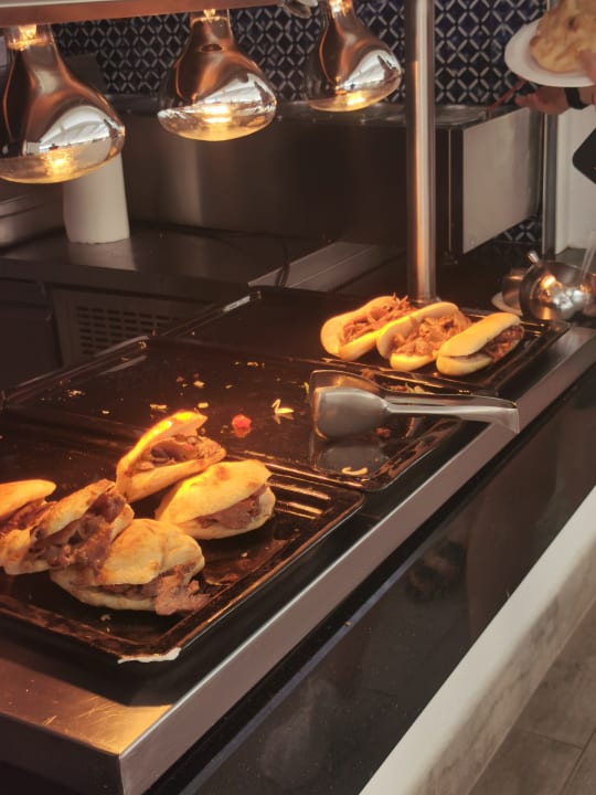Gastro Royal Taj Mahal Hotel