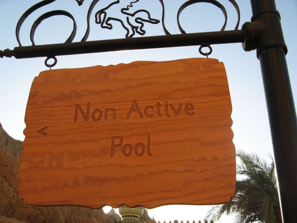 Na basen Pickalbatros Alf Leila Wa Leila Resort - Neverland Hurghada