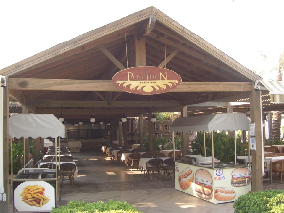 Hier kann man neben einem weiteren Restaurant Mittagessen Sunis Kumköy Beach Resort Hotel & Spa