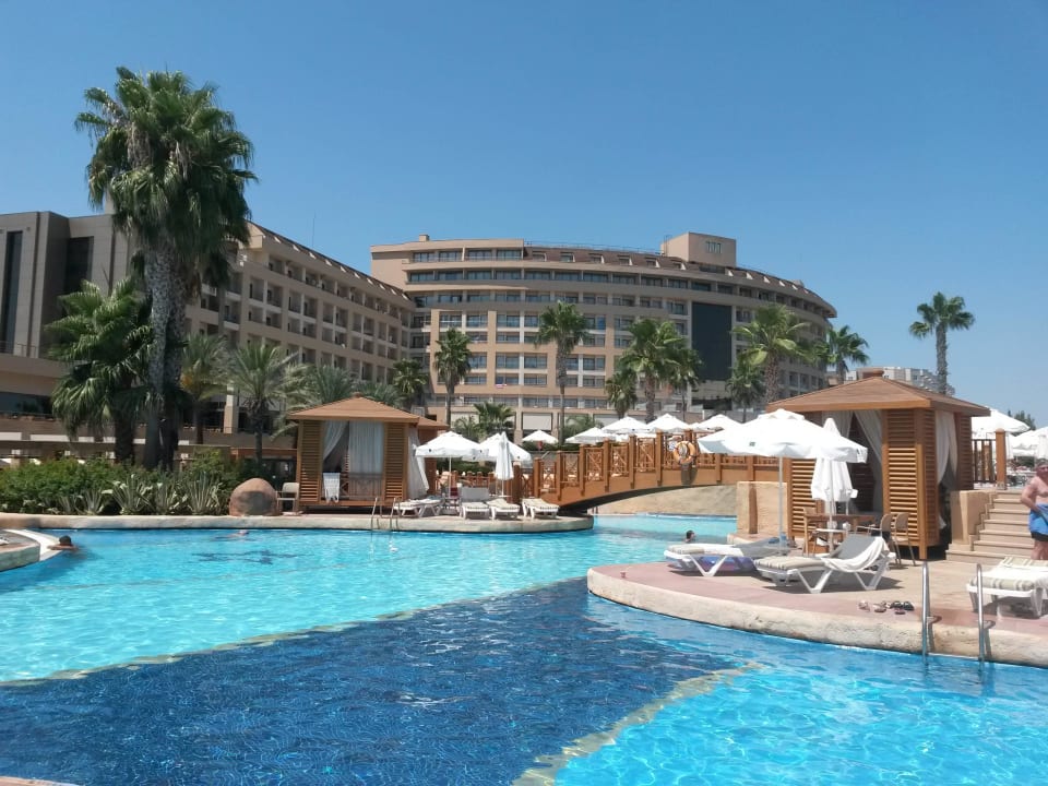 Früh morgens am Pool Fame Residence Lara & Spa