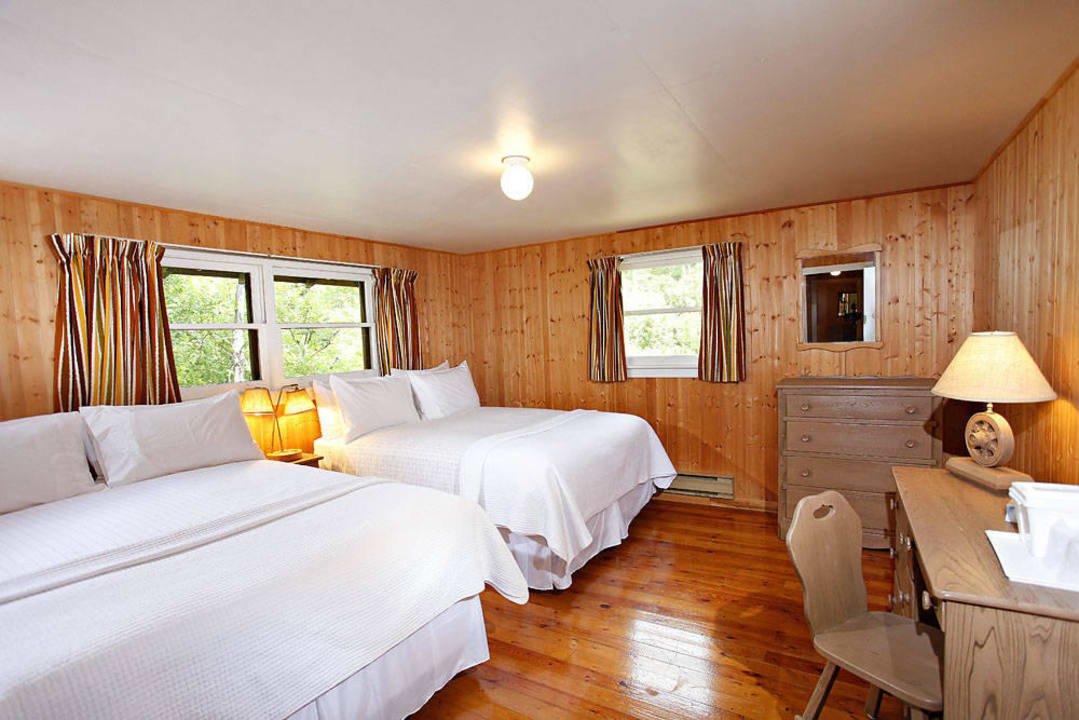Two bedroom Woodside Cabin Killarney Mountain Lodge