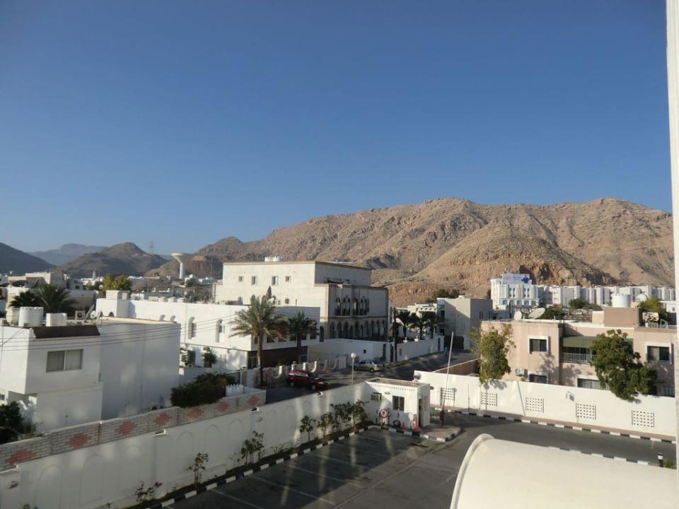 Blick auf den Parkplatz der Disco "Nuts & Bolts " Hotel Al Falaj