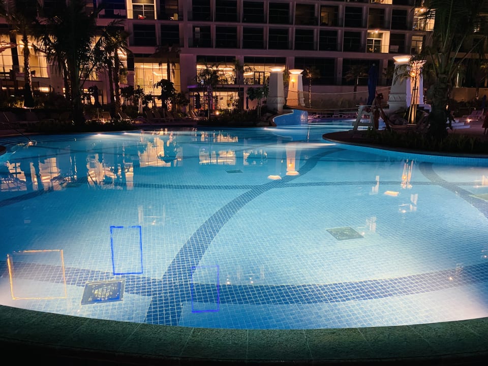 Pool Centara Mirage Beach Resort Dubai - A World of Family Fun