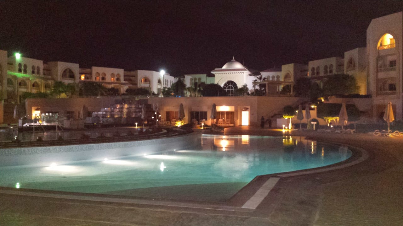 Pool bei Nacht Old Palace Resort Sahl Hasheesh