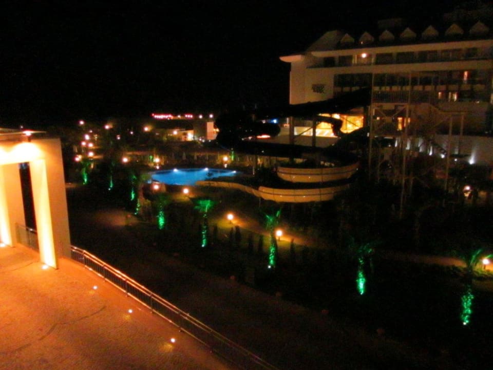 Pool bei Nacht Sherwood Dreams Resort