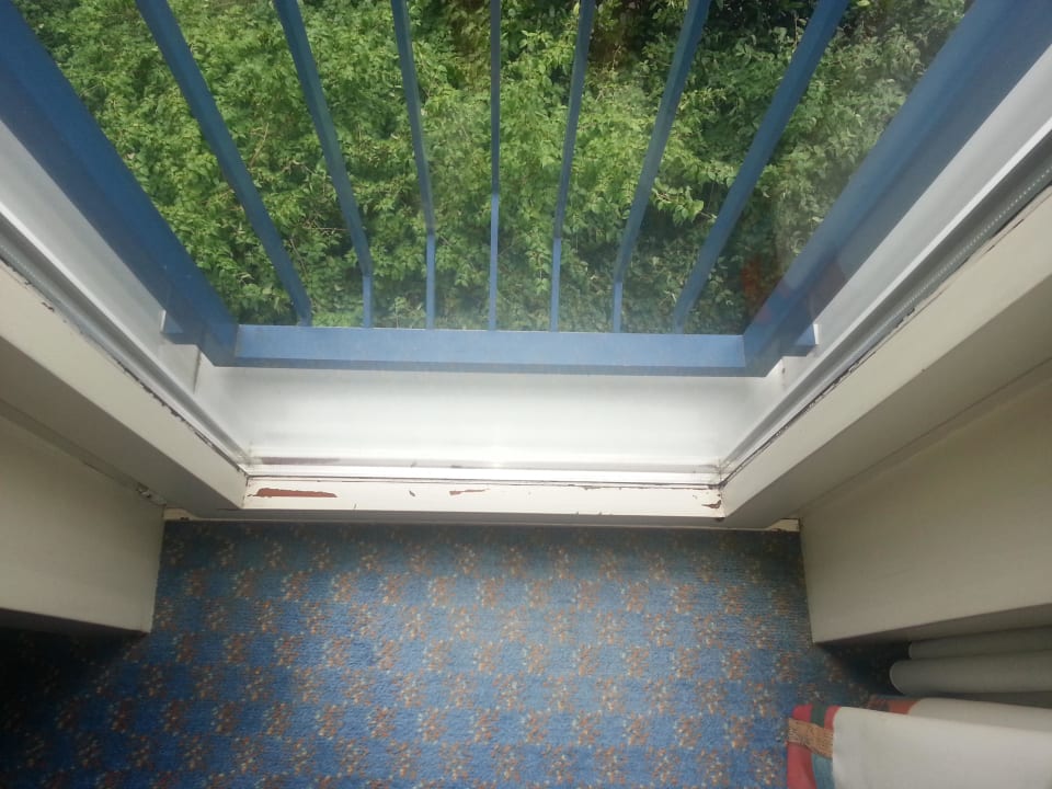 Abgeplatzte Farbe Steigenberger Conti Hansa