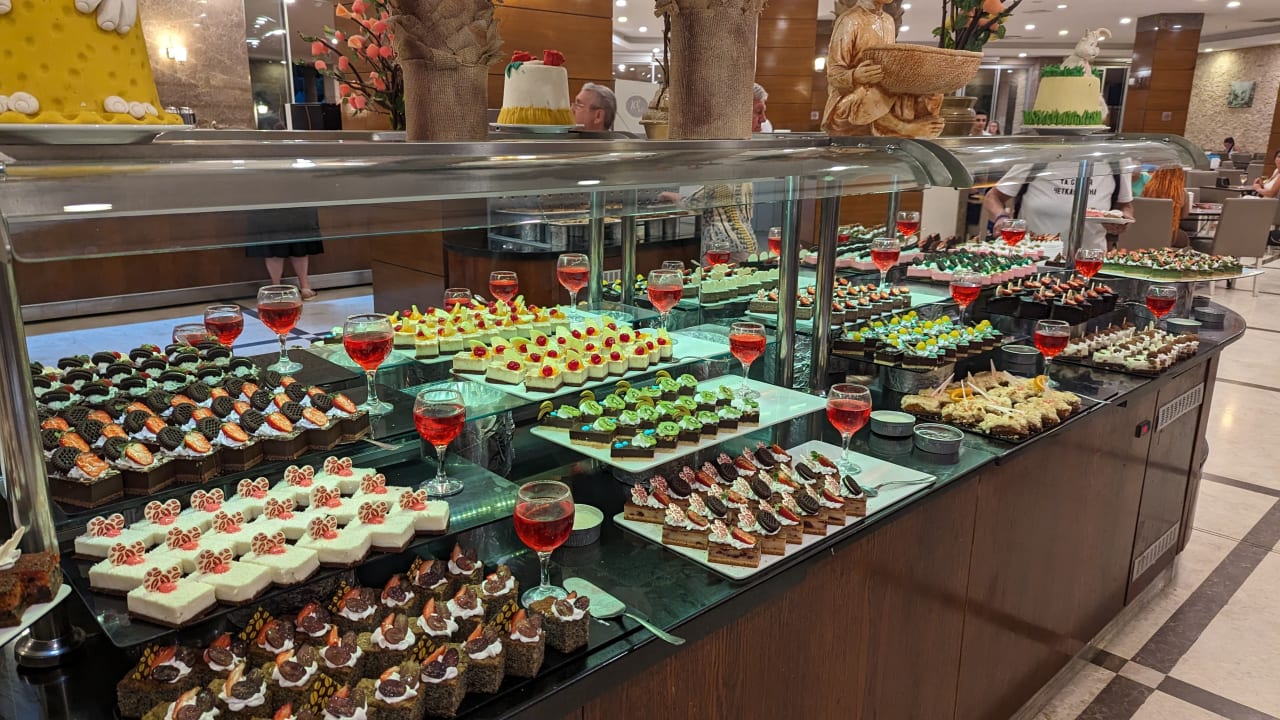 Gastro Ramada Resort by Wyndham Side