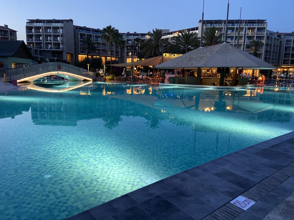 Pool Arum Barut Collection