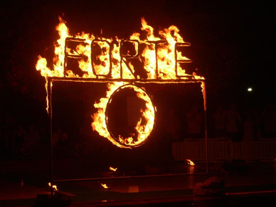 Вечернее фаер-шоу Hotel Forte Family Garden