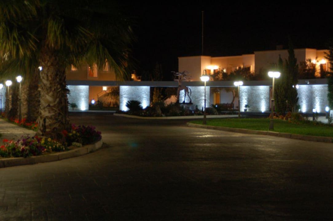 Hoteleinfahrt Neptune Luxury Resort
