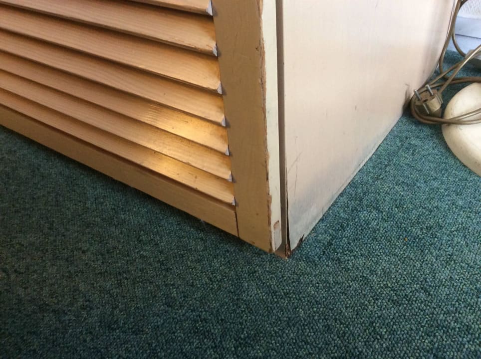 Schrank, leider verfault  Scandic Falconer