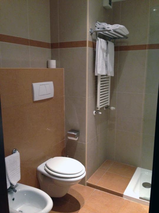 Blick ins Bad Savhotel Aemilia Bologna