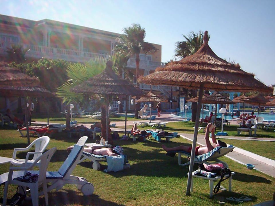 Auch am Pool genug Platz Hotel El Hana Palace