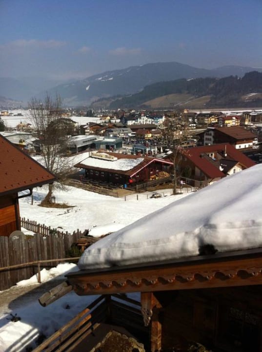 Blick vom Balkon auf Niederalm und Gondelstation Almdorf Flachau