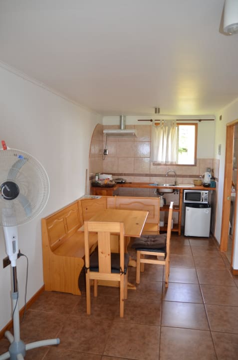 Küchenzeile und Esstisch Bungalows Hareswiss