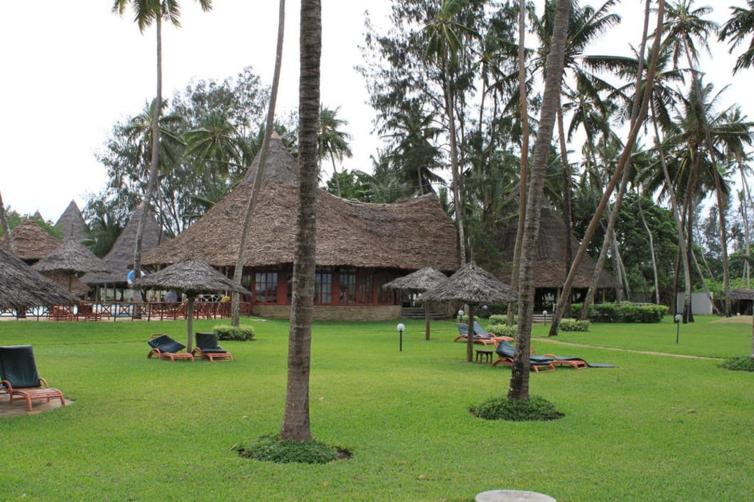 Im Hotelgarten Neptune Village Beach Resort & Spa