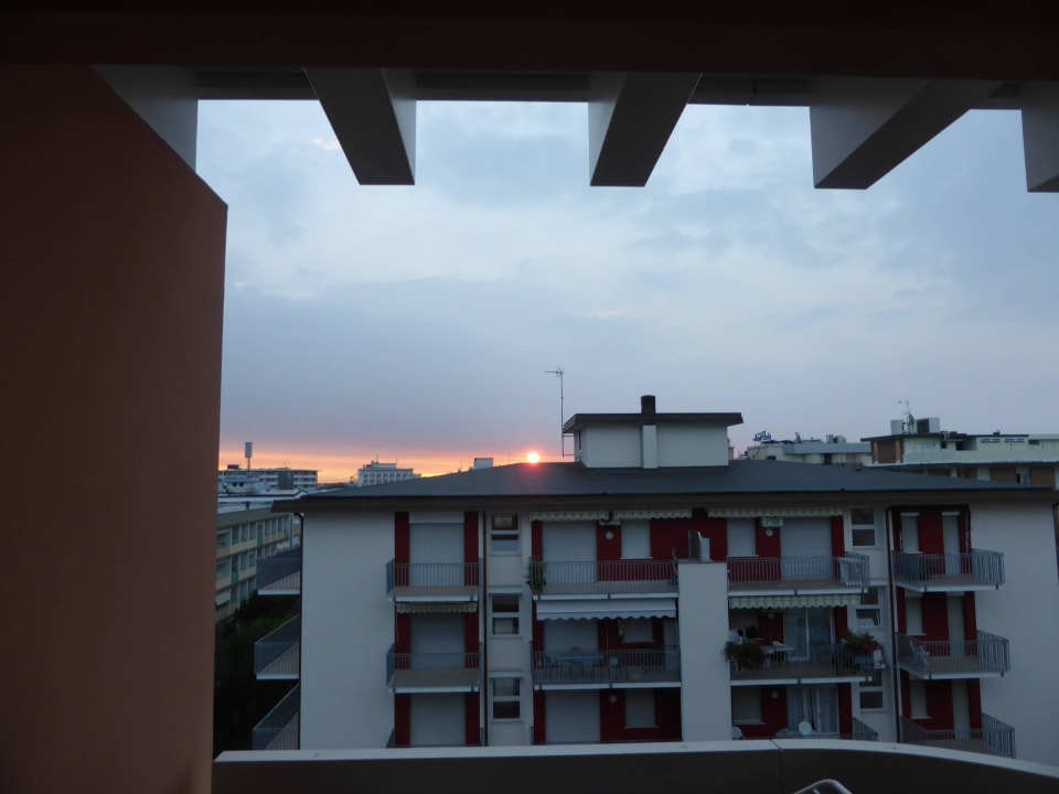 Sonnenaufgang / Balkon Zimmer 607 Aparthotel Holiday