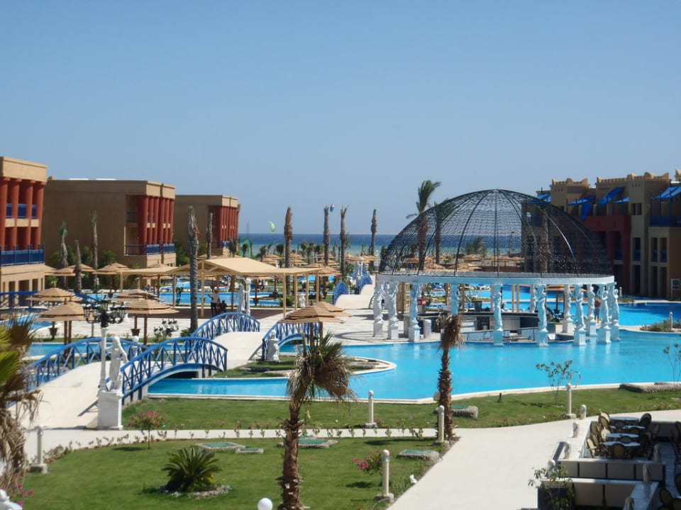 Teil der Poolanlage Hotel Titanic Palace