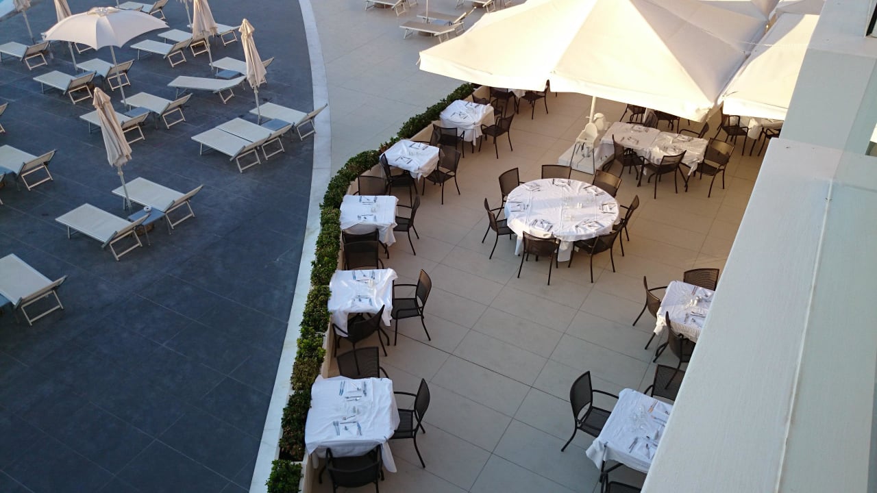 Blick vom Lounge Bereich auf den Essbereich Princess Andriana Resort & Spa