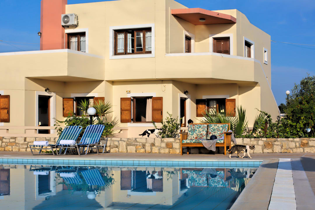 Pool Elea Suites & Residences